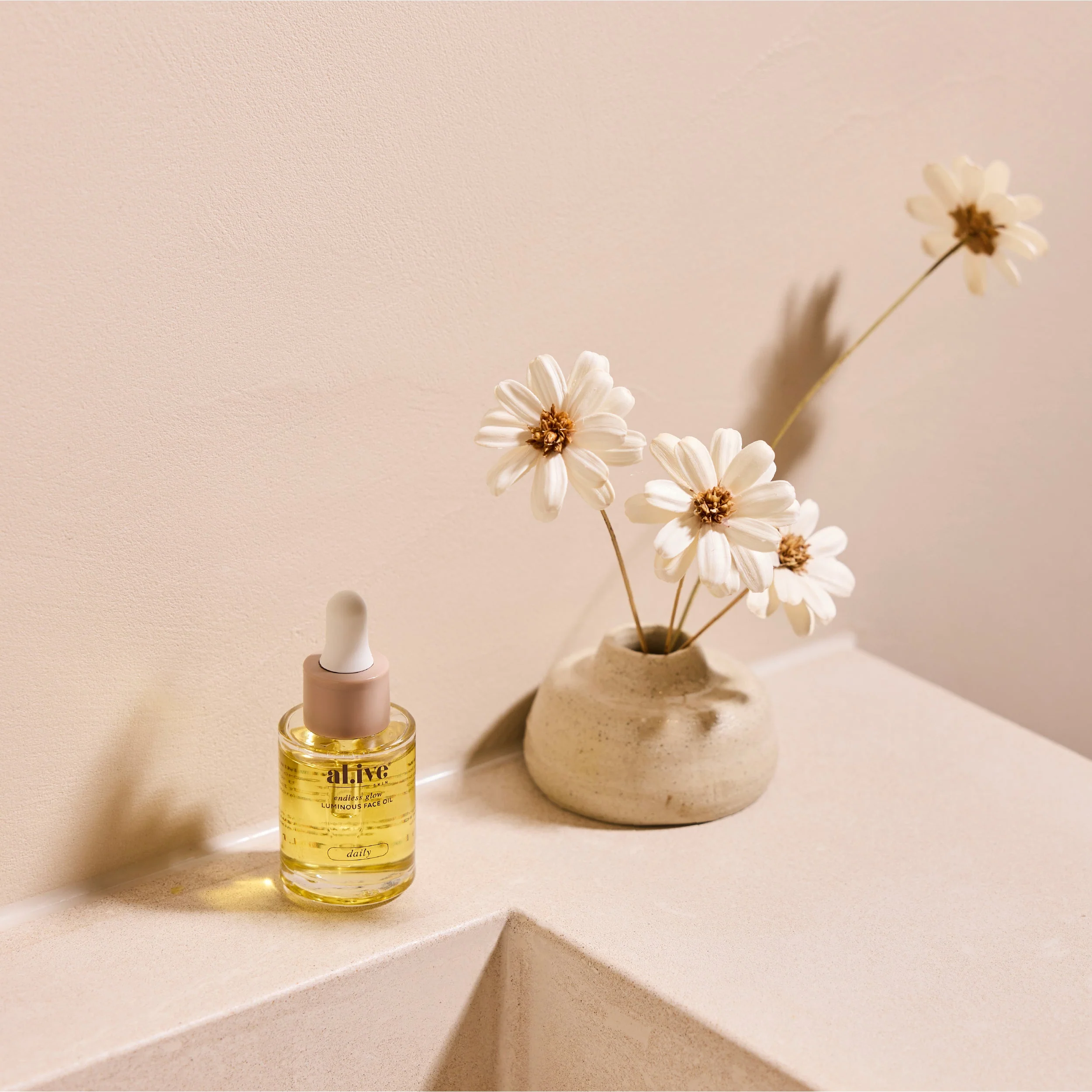 ENDLESS GLOW - LUMINOUS FACE OIL - Image 3
