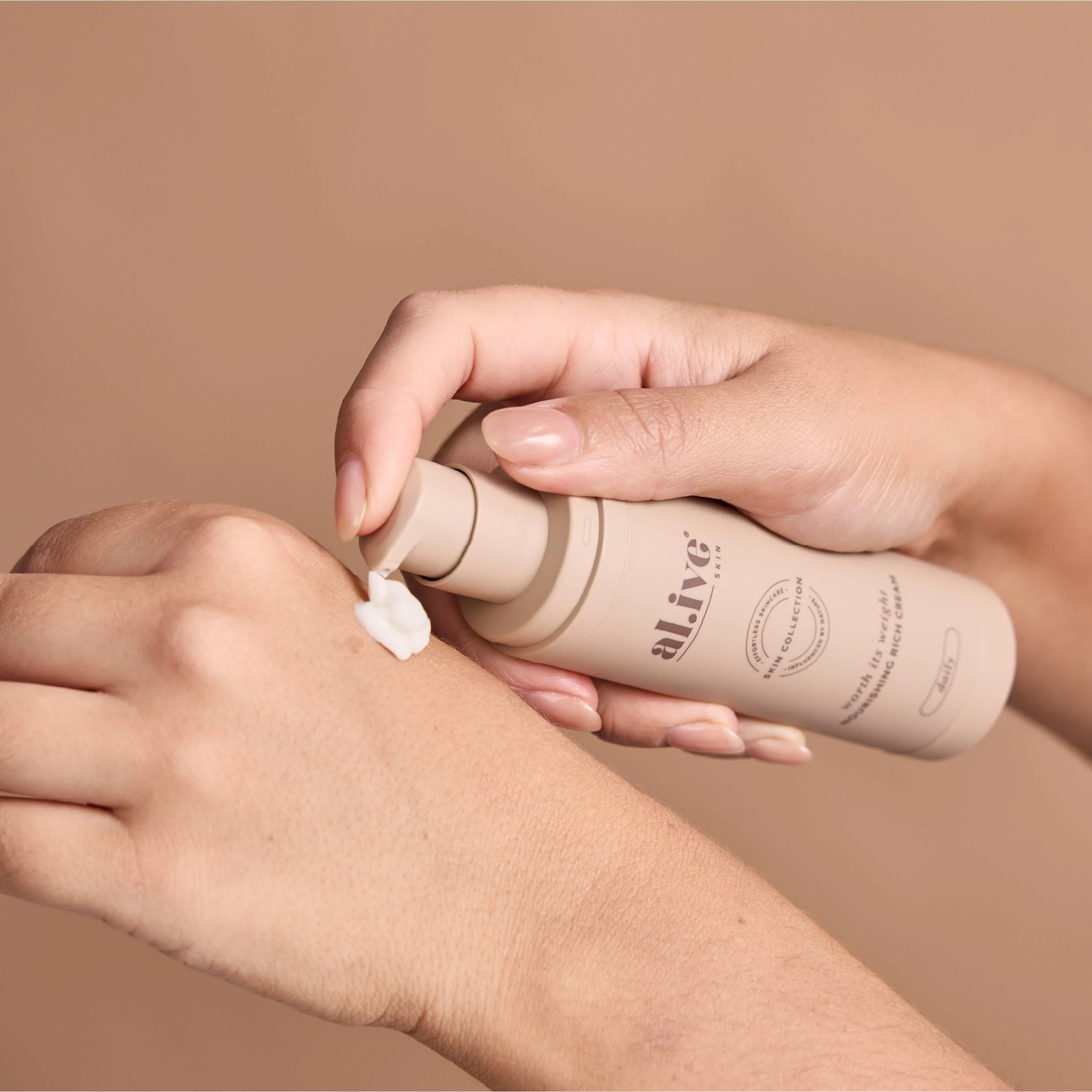 WORTH ITS WEIGHT - NOURISHING RICH CREAM - Image 3